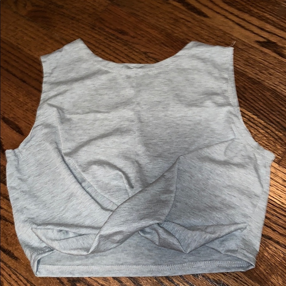 Crop grey shirt with design in front